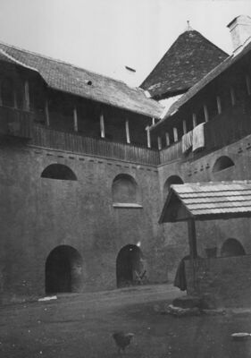 Sisak - Stari grad - Detalj: unutrašnje dvorište - pogled pr