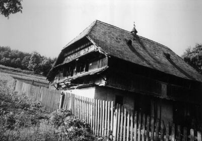 Donji Žirovac (Dvor na Uni) - Kuća Ljube Ostojića, drvena, z