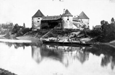 Sisak - Stari grad - Stari grad s usidrenim parobrodom na ob