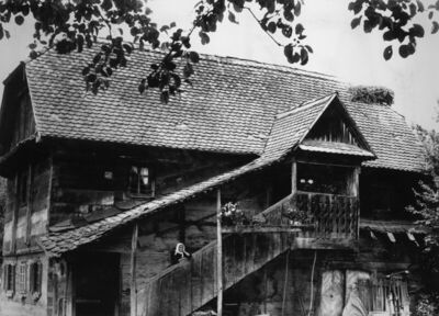 Gušće (Sisak) - Drvena katnica kbr. 26 s izrezbarenim trijem
