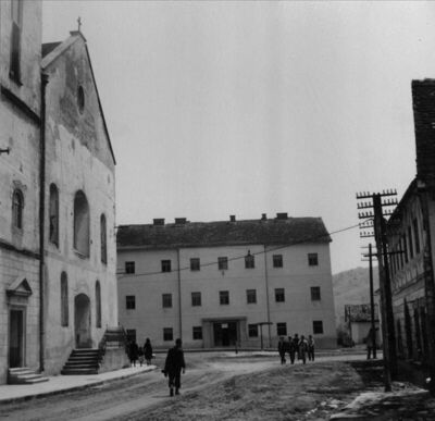 Hrvatska Kostajnica -Trg Maršala Tita kbr. 1, zgrada Kotarsk