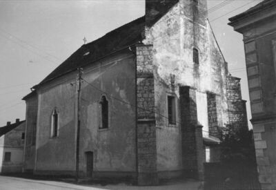 Hrvatska Dubica - Župna crkva Presvetog Trojstva iz 18. stol