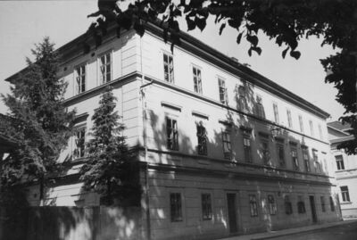 Glina - Zgrada osnovne škole, klasicističkih oblika