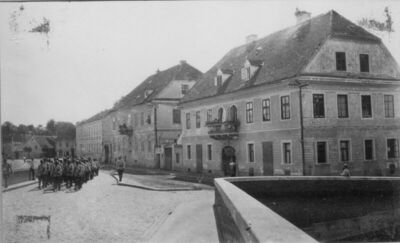 Sisak - Kuća Mihelčić s portalom i balkonom te kuća ing. Tom