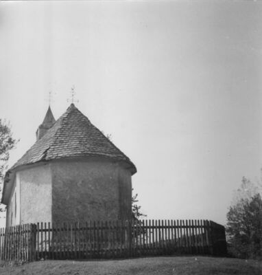 Stara Drenčina (Sisak) - Kapela Sv. Ivana - Vanjština: pogle