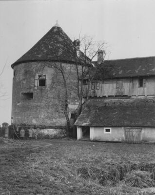 Sisak - Stari grad - Ulaz u grad, detalj: istočna kula, do n