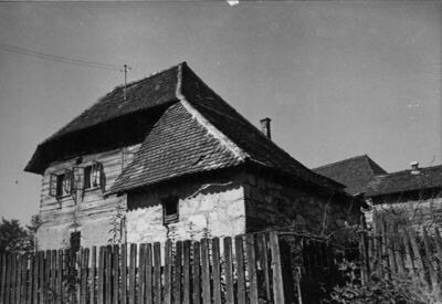 Oraovica (Dvor na Uni) - Jednokatna drvena kuća kbr. 16 s go