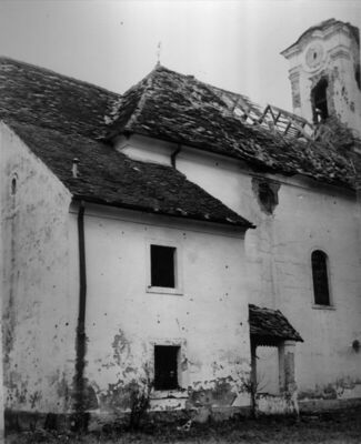 Sunja - Župna crkva Sv. Marije Magdalene - Pogled na bočno p