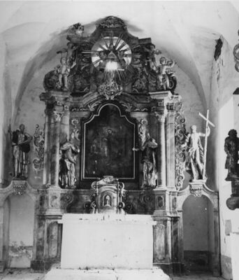 Taborište (Petrinja) - Kapela Sv. Petra, grobljanska, unutra