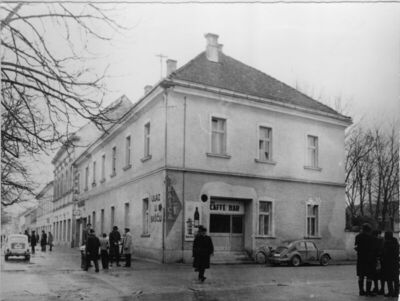 Glina - Detalj iz gradske jezgre; RZG, sine dana