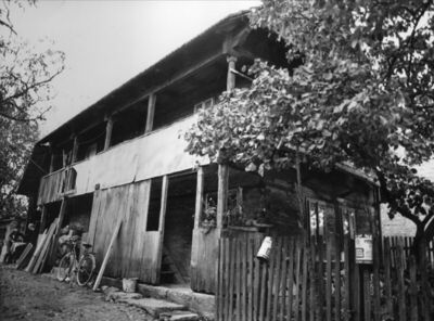 Repušnica (Kutina) - Drvena stambena katnica čije je bočno p