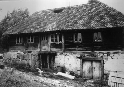 Gorička (Dvor na Uni) - Kuća Mile Vujšaka, sagrađena na pada
