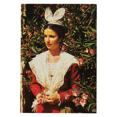 Arlésienne en Costume traditionnel