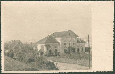 Nadbiskupski dvor