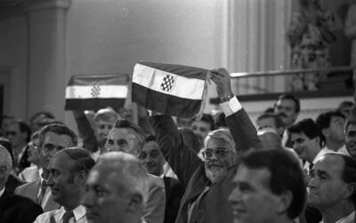 Podizanje hrvatske zastave na jarbol, 25. srpnja 1990.
