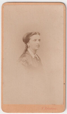Portret Helene Simić