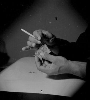 Ruke, šibice i cigarete