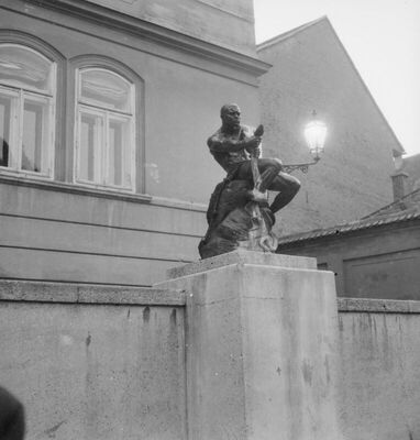 Jezuitski trg III
