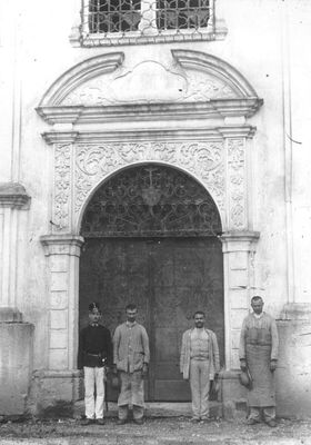 TRI KAŽNJENIKA I ČUVAR