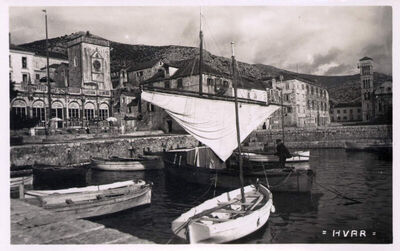 Hvar- Luka s brodicama