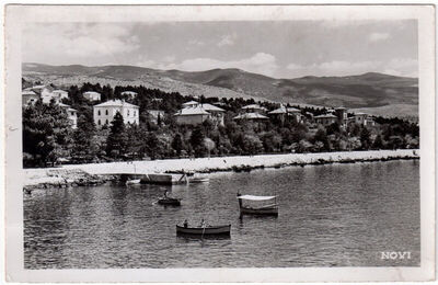 Novi Vinodolski - Panorama s čamcima