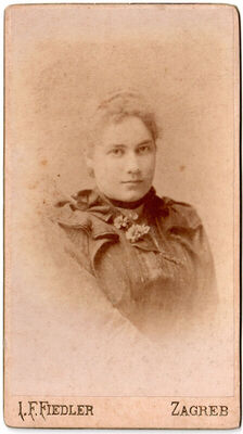 Portret djevojke