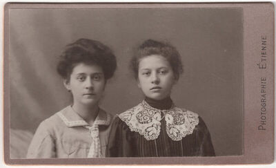 Dvije djevojke