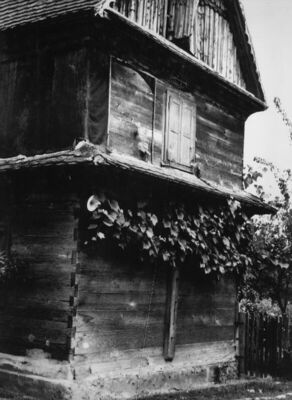 Gušće (Sisak) - Zabatno pročelje kuće kbr. 53; vlasnice Vera