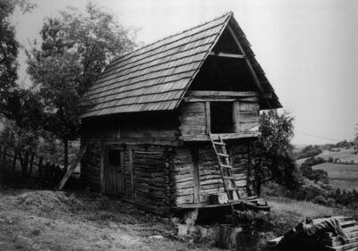 Ljeskovac (Dvor na Uni) - Štala u vlasništvu Đure Zubera