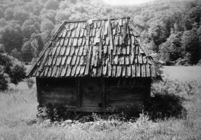Komora (Dvor na Uni) - „Ambar“ u vlasništvu Mitra Savića