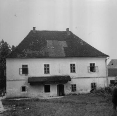Hrvatska Kostajnica - Ulica Vladimira Nazora, kbr. 30, dvori