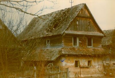 Krapje (Jasenovac) - Drvena hiža sa zidanim prizemljem na ko