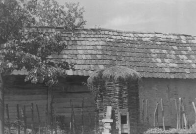 Madžari (Sisak) - Kokošinjac od pruća u dvorištu kuće kbr. 4