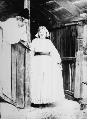 Greda Sunjska (Sunja) - Muška i ženska nošnja, vlasnica Mari