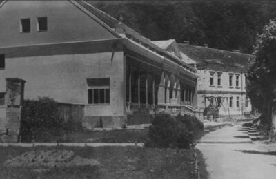 Topusko - Zgrada lječilišta s dvoranom za priredbe, tijekom 