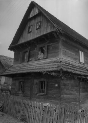 Krapje (Jasenovac) - Drvena katnica, pogled na glavno, zabat