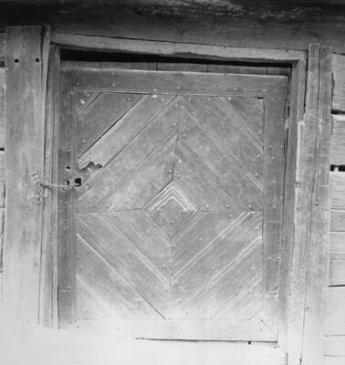 Greda Sunjska (Sunja) - Detalj drvene katnice: vrata „šute“