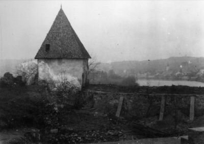 Hrvatska Kostajnica - Stari grad - Kula s porušenim traktom,
