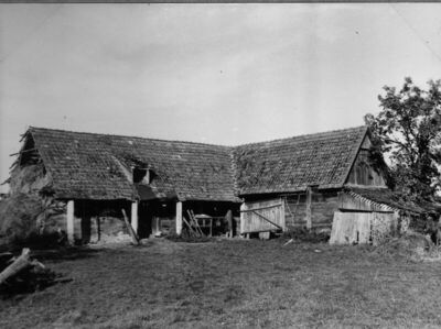 Osekovo (Popovača) - Gospodarske zgrade uz kuću kbr. 51; vla
