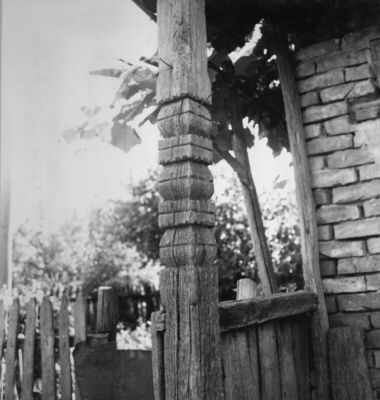 Letovanić (Lekenik) - Drvena katnica kbr. 114, detalj: stup 
