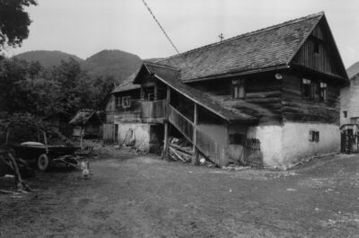 Hrastovica (Petrinja) - Velika zadružna kuća građena na zida