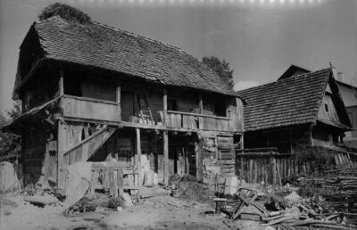 Osekovo (Popovača) - Drvena stambena katnica s trijemom u pr
