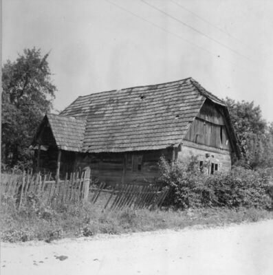 Letovanić (Lekenik) - Napuštena drvena prizemnica u Parazajd