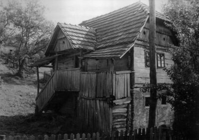 Komora (Dvor na Uni) - Kuća II obitelji Trivanović, drvena k