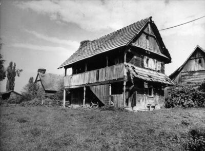 Kutinsko Selo (Kutina) - Drvena katnica - „Kuća na trem“, kb
