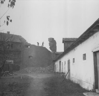 Sisak - Stari grad - Demontiranje zapadne kule, pogled iz dv