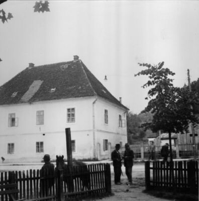 Hrvatska Kostajnica - Ulica Vladimira Nazora, kbr. 30, pogle