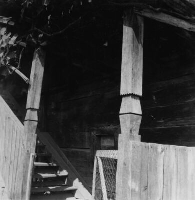 Letovanić (Lekenik) - Stubište sa stupovima drvene katnice k