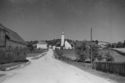 Gora (Petrinja) - Župna crkva Sv. Marije, situacija u selu