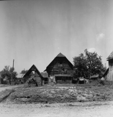 Letovanić (Lekenik) - Drvena katnica kbr. 83 s „kuvarnom“, v